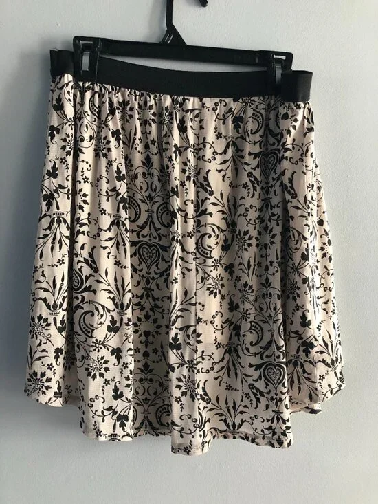 g21 Black and White Skirt - Picture 3 of 4